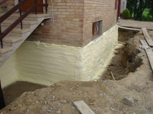 pena-dlja-uteplenija-sten-fundamenta